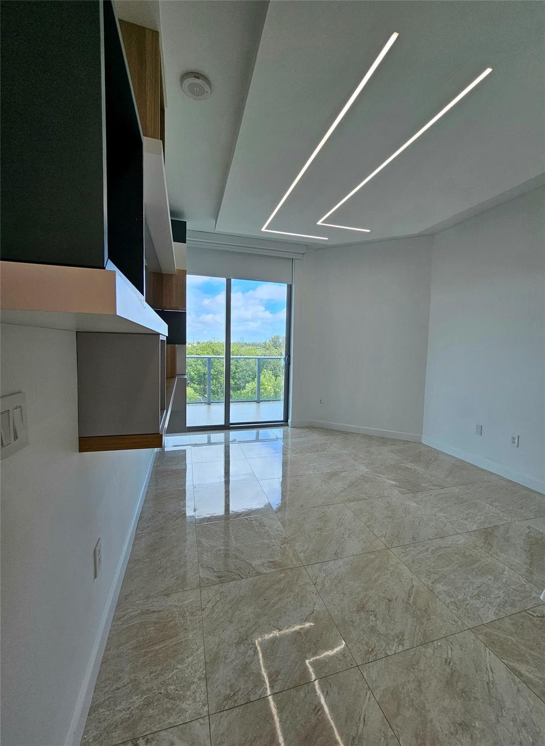 17301 Biscayne Boulevard 406, North Miami Beach, FL 33160 — photo 11 of 25