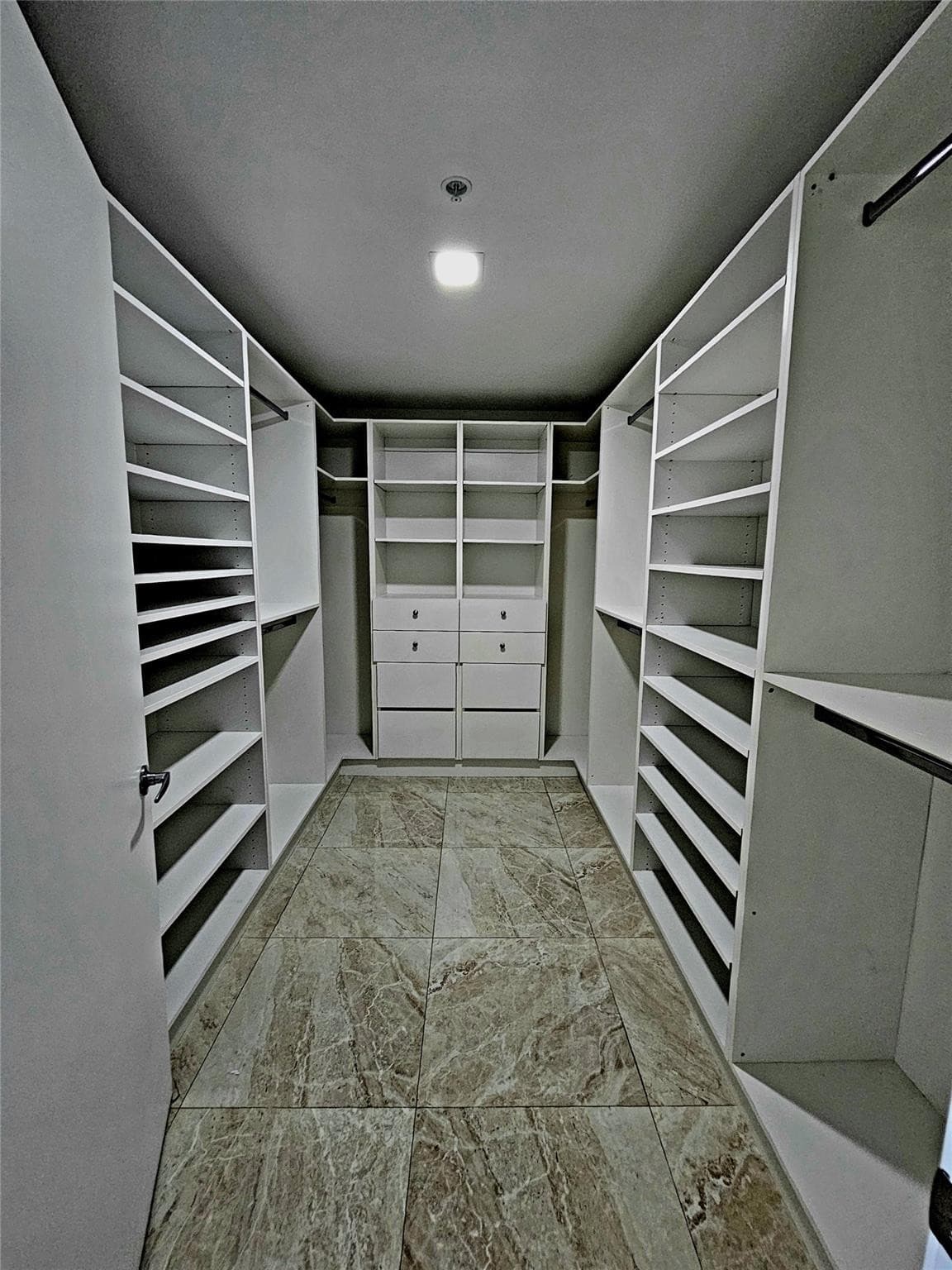 17301 Biscayne Boulevard 406, North Miami Beach, FL 33160 — photo 20 of 25