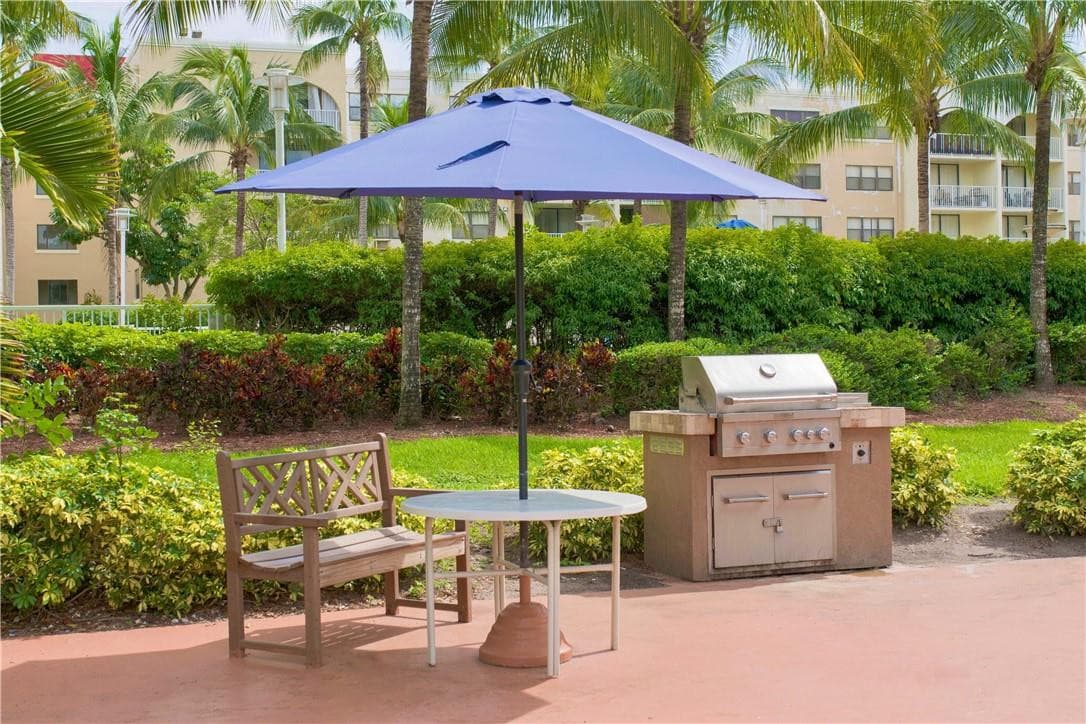 18335 NW 68 Avenue 245-110, Hialeah, FL 33015 — photo 12 of 15