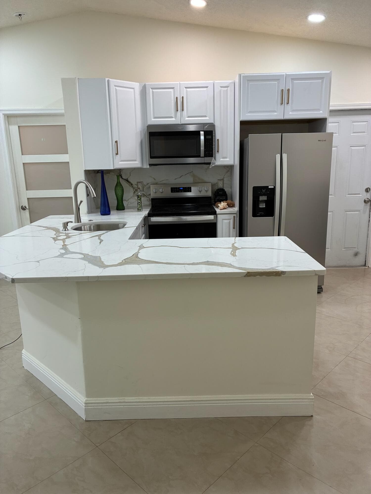 465 NW 20th Avenue, Pompano Beach, FL 33069 — photo 2 of 21