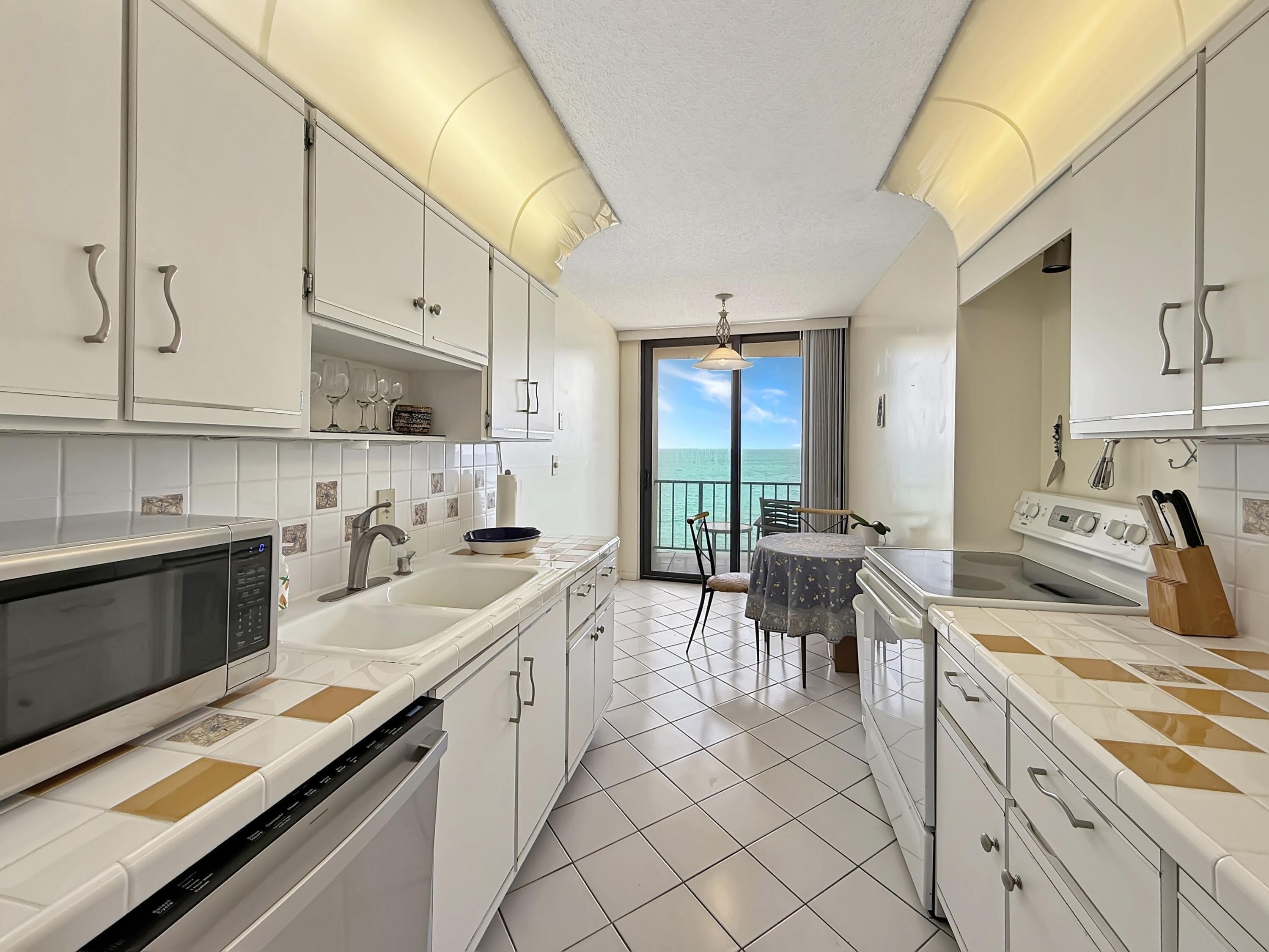 4200 N Ocean Drive 1-902, Singer Island, FL 33404 — photo 8 of 26