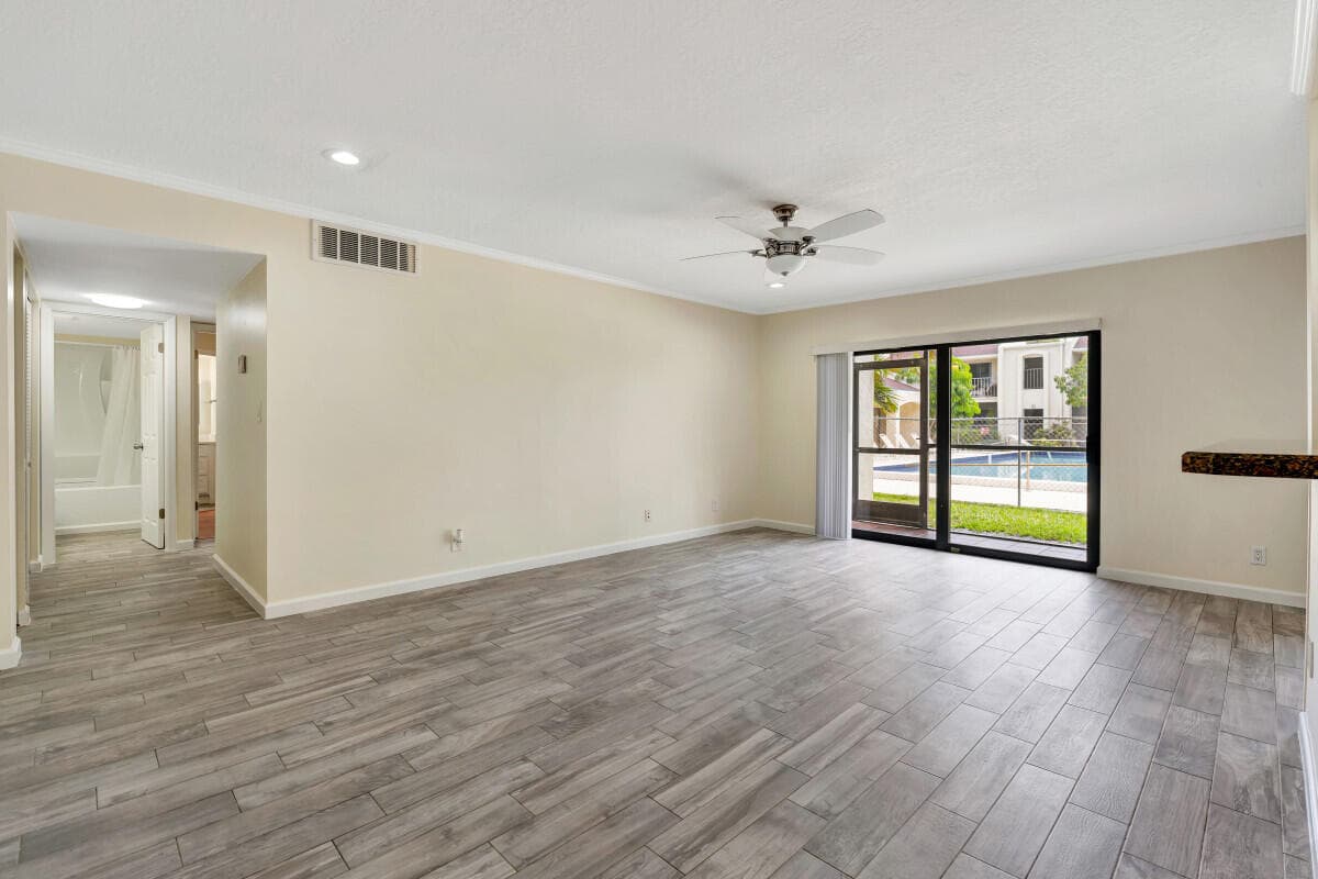 150 Pineview Road F3, Jupiter, FL 33469 — photo 3 of 12