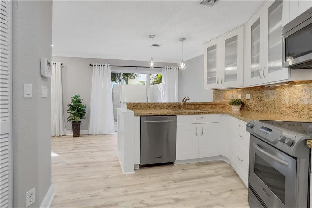 101 SE 15th Avenue H, Fort Lauderdale, FL 33301 — photo 7 of 34
