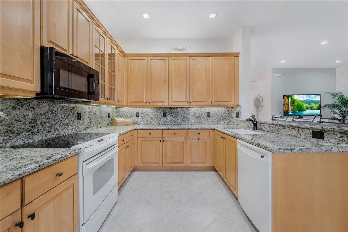 10599 Silverton Lane, Boynton Beach, FL 33437 — photo 7 of 78
