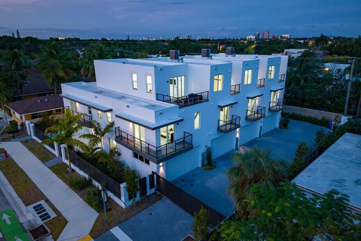 1220 NE 15th Avenue, Fort Lauderdale, FL 33304 — photo 3 of 36