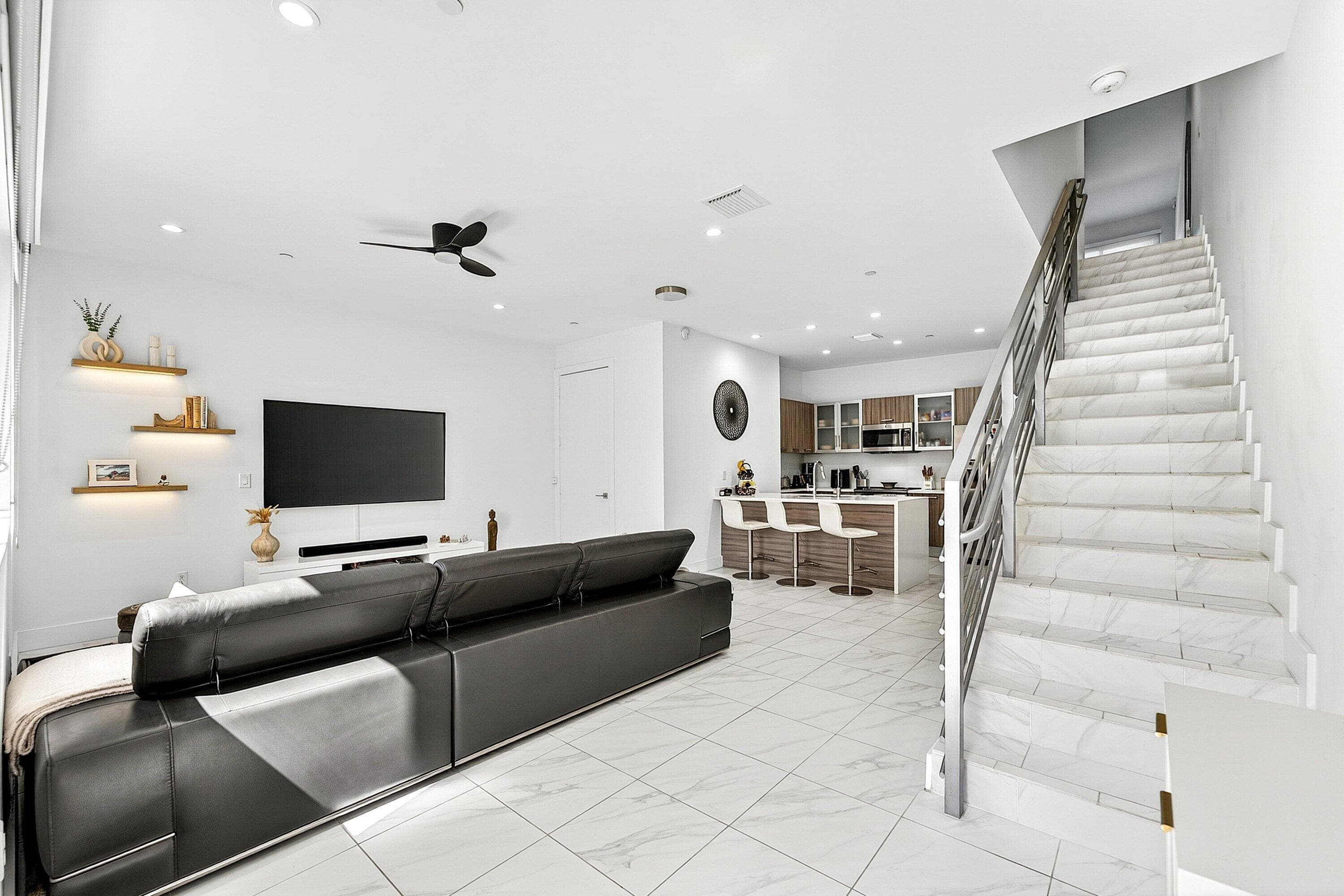 1034 NE 18th Avenue 102, Fort Lauderdale, FL 33304 — photo 3 of 27