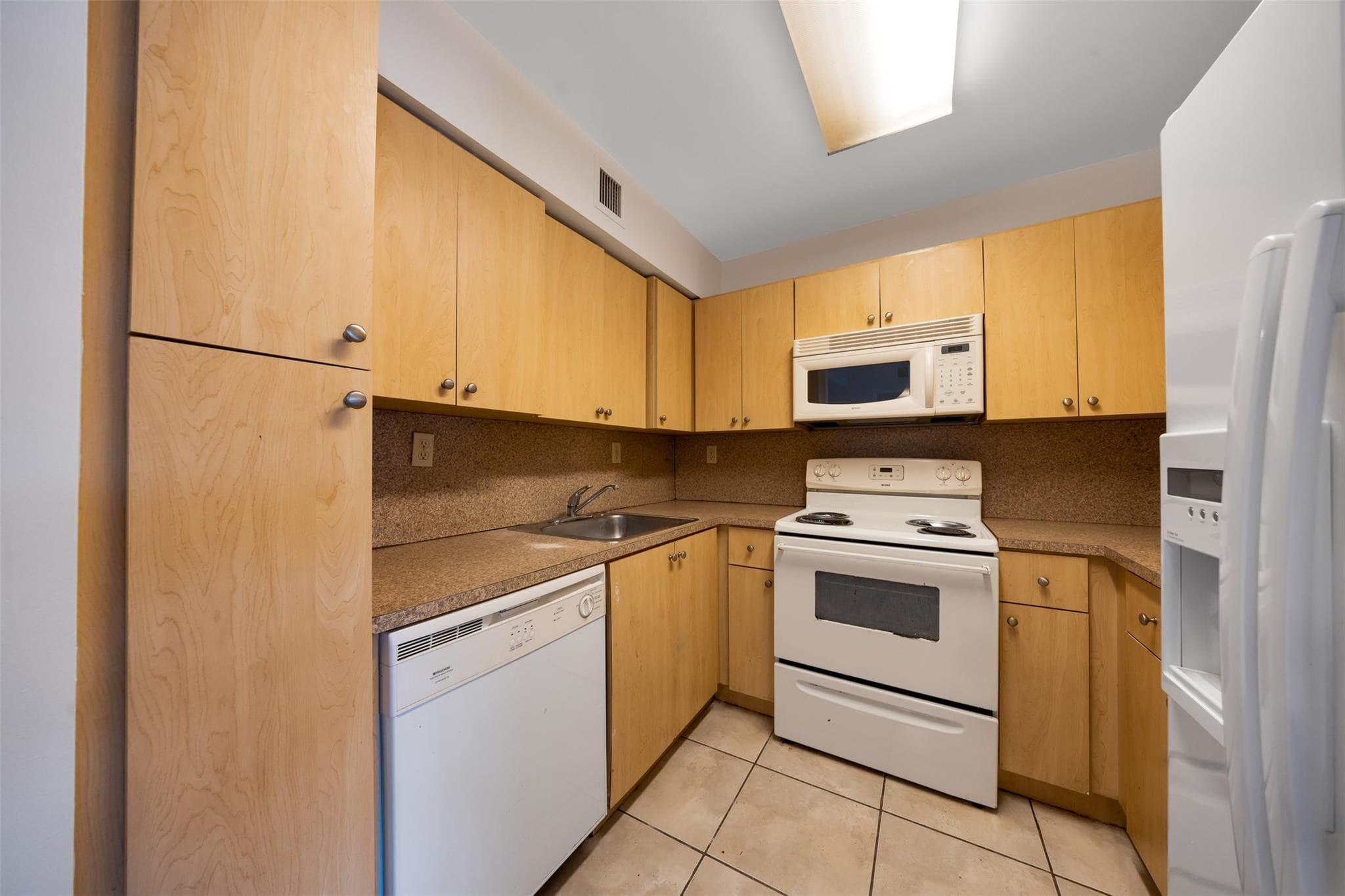 2809 N Course Drive 205, Pompano Beach, FL 33069 — photo 4 of 34