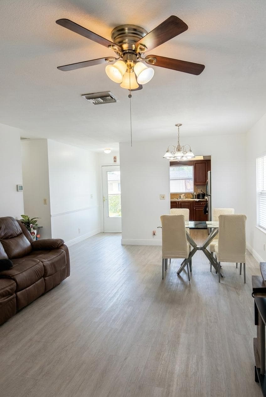 2898 Ashley Dr Drive E C, West Palm Beach, FL 33415 — photo 4 of 17