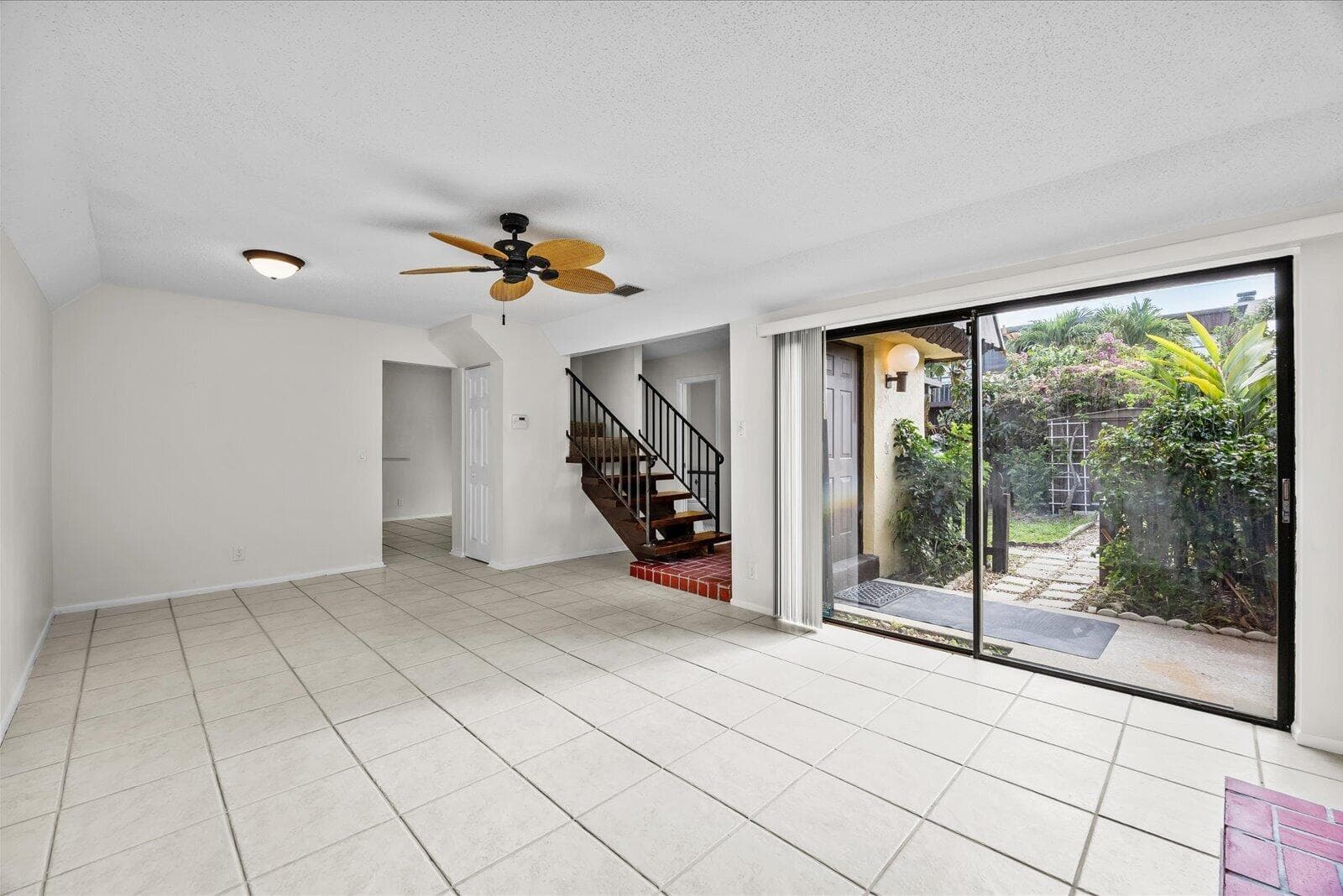 3548 Gardens East Drive B, Palm Beach Gardens, FL 33410 — photo 8 of 31