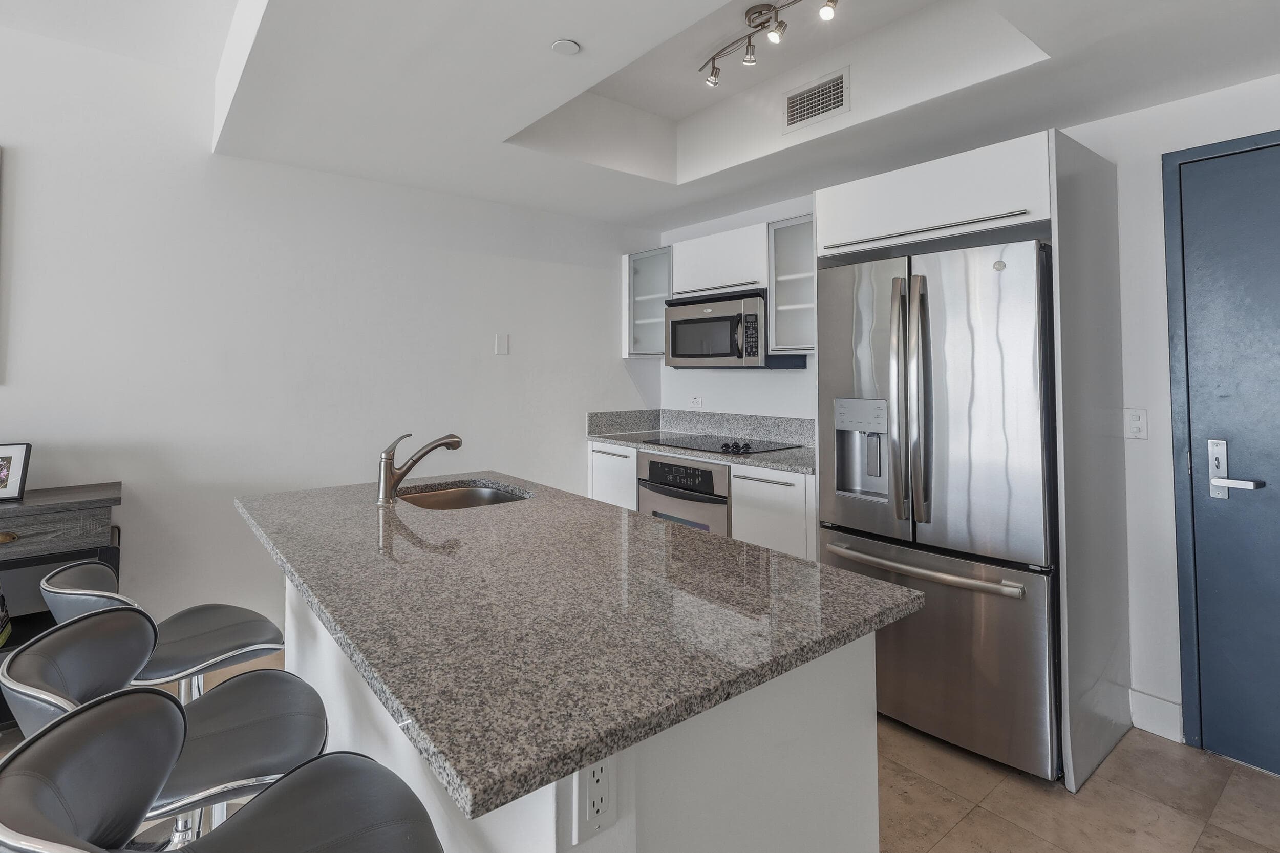 888 Biscayne Boulevard 3702, Miami, FL 33132 — photo 9 of 37