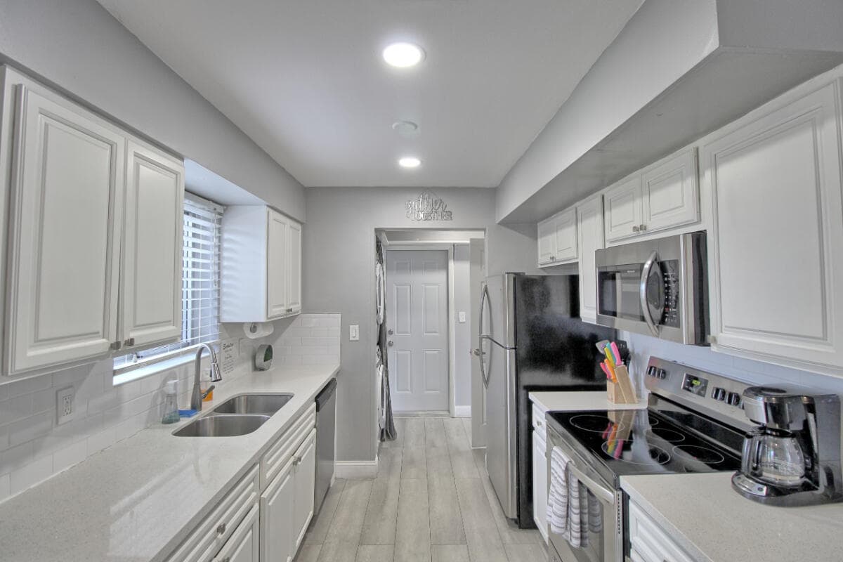 1324 N 24th Avenue, Hollywood, FL 33020 — photo 10 of 35