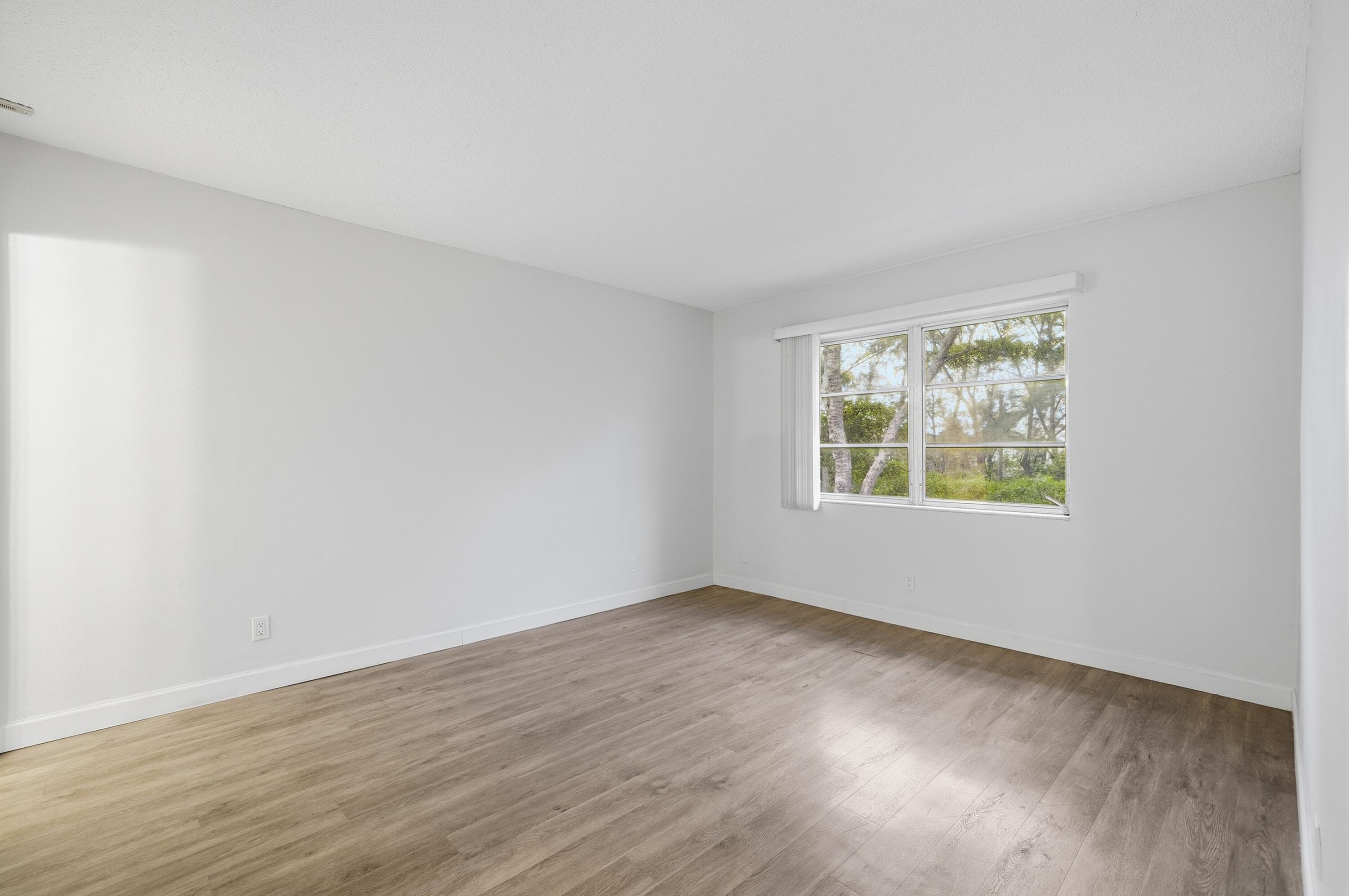 1400 NE 57th Street 304, Fort Lauderdale, FL 33334 — photo 10 of 19