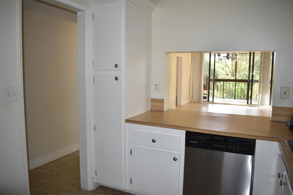 8415 Forest Hills Drive 305, Coral Springs, FL 33065 — photo 3 of 10