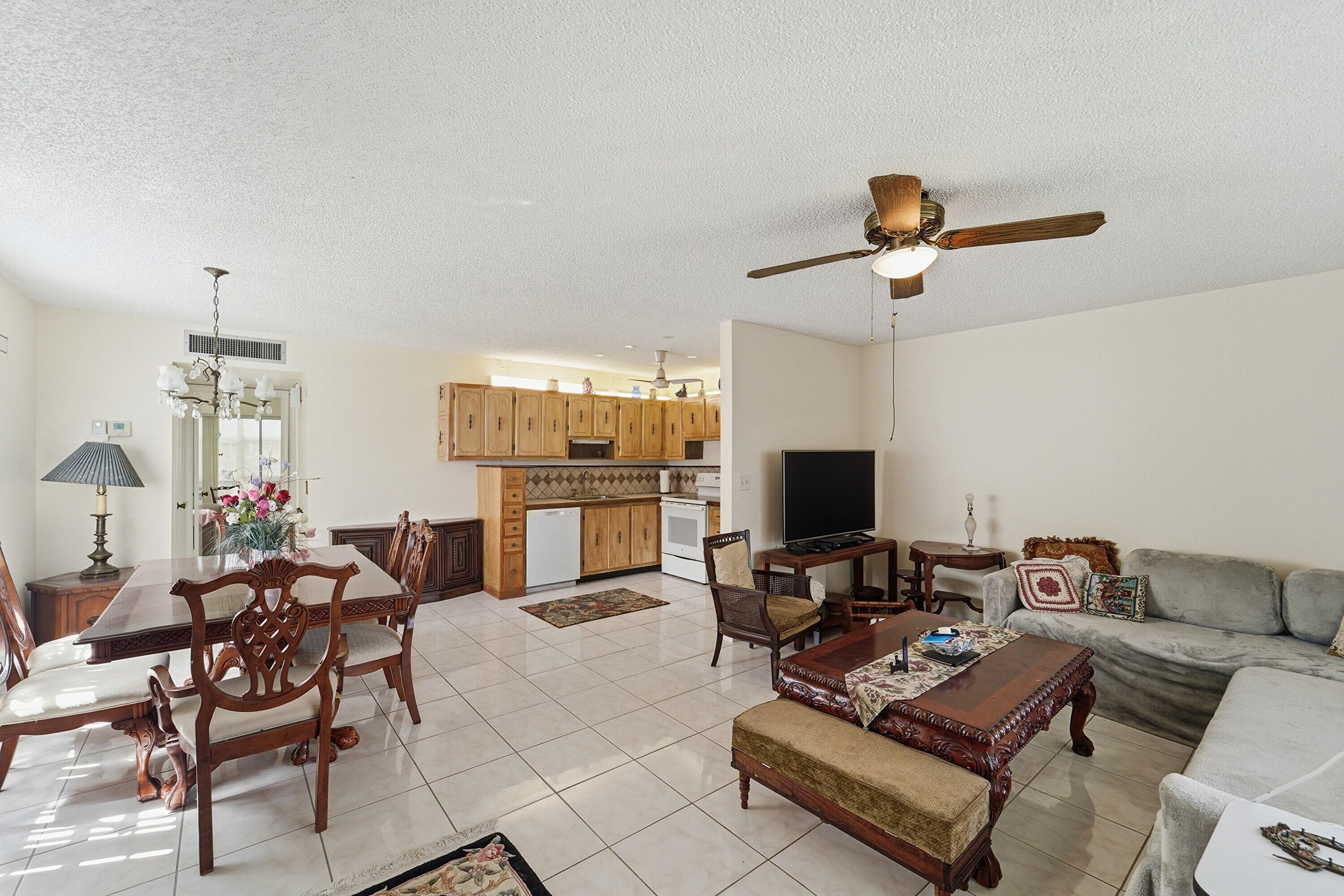 226 E Normandy E, Delray Beach, FL 33484 — photo 3 of 35