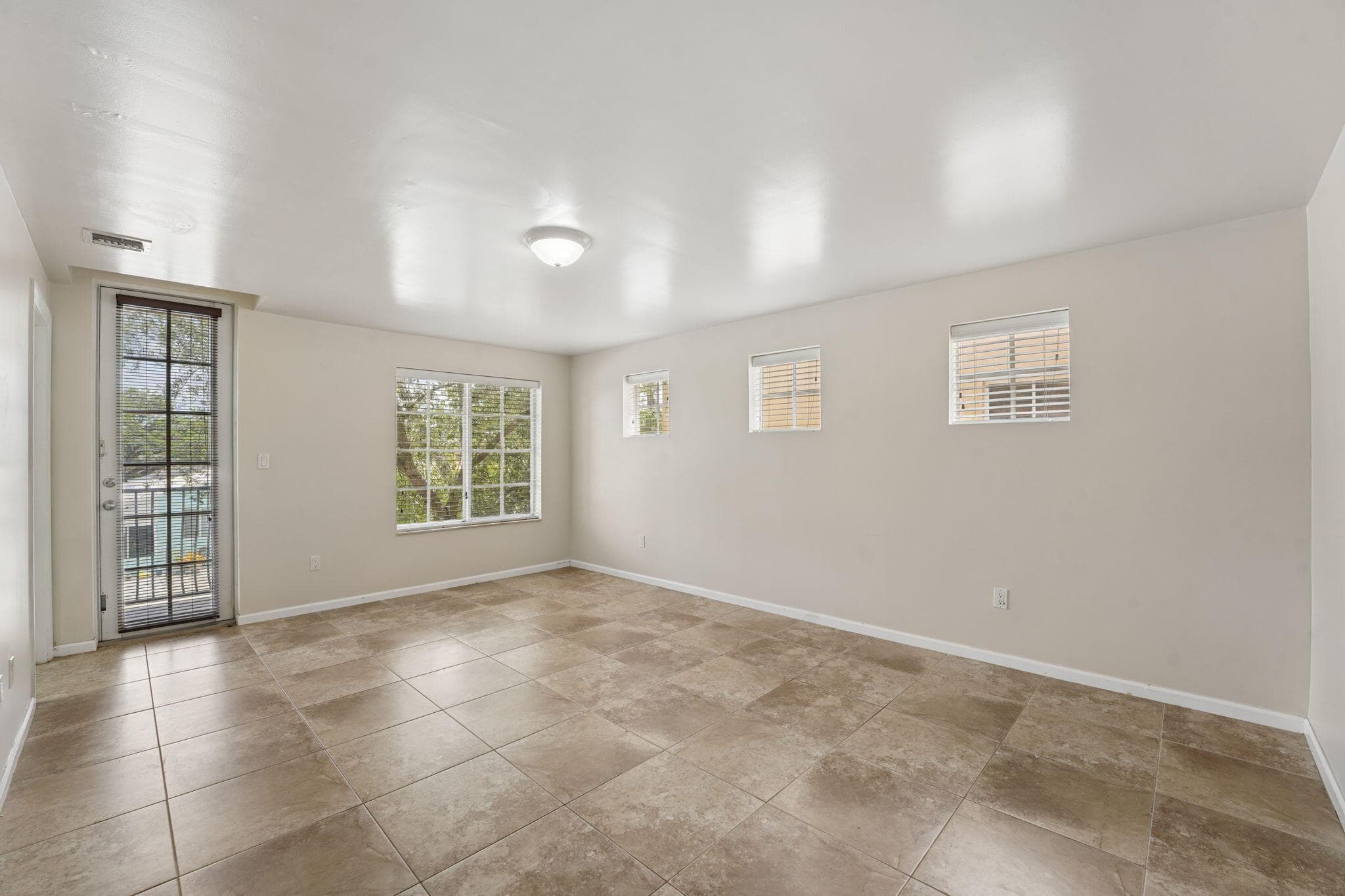 819 SW 7th Avenue, Fort Lauderdale, FL 33315 — photo 16 of 41