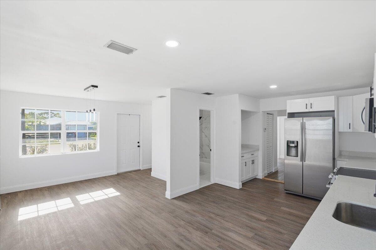270 SW 10th Avenue, South Bay, FL 33493 — photo 9 of 32