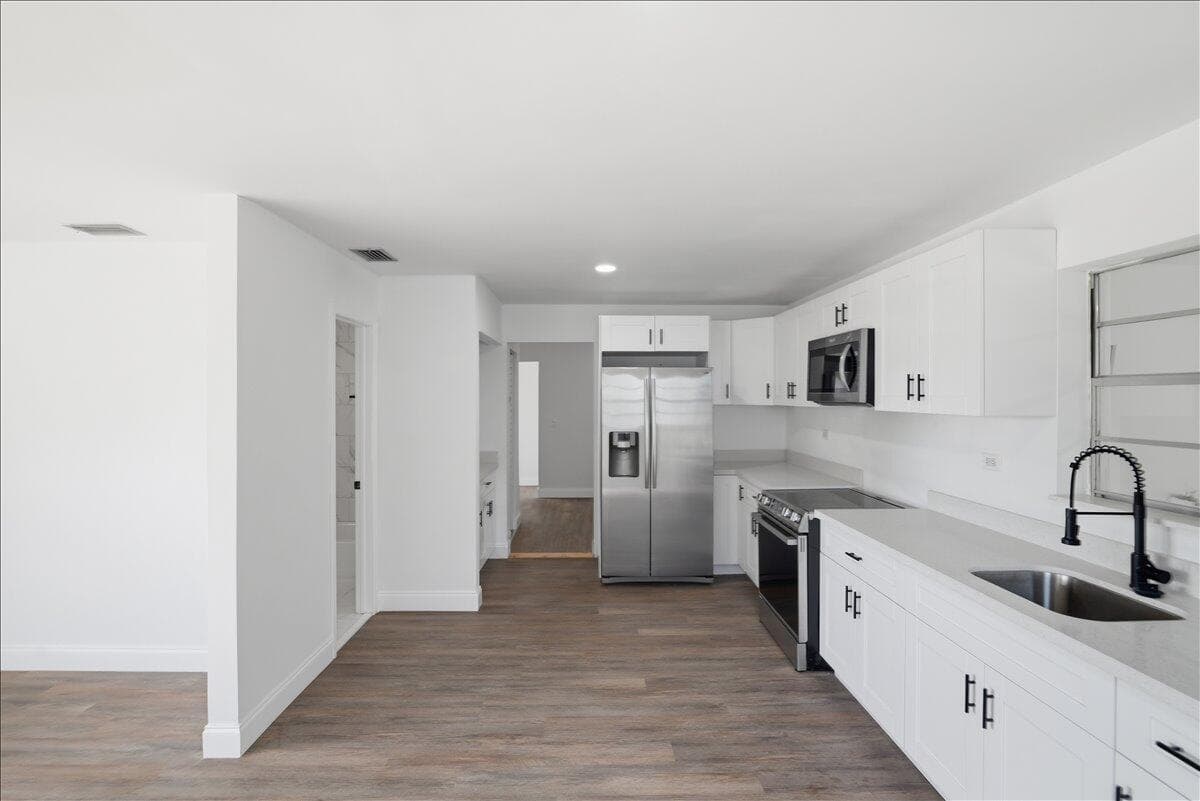 270 SW 10th Avenue, South Bay, FL 33493 — photo 10 of 32