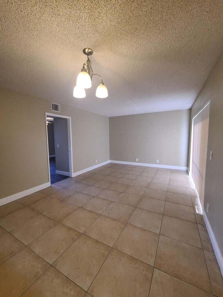 1517 Lake Crystal Drive E, West Palm Beach, FL 33411 — photo 4 of 19