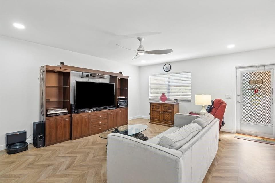 156 Seville, Delray Beach, FL 33446 — photo 5 of 19