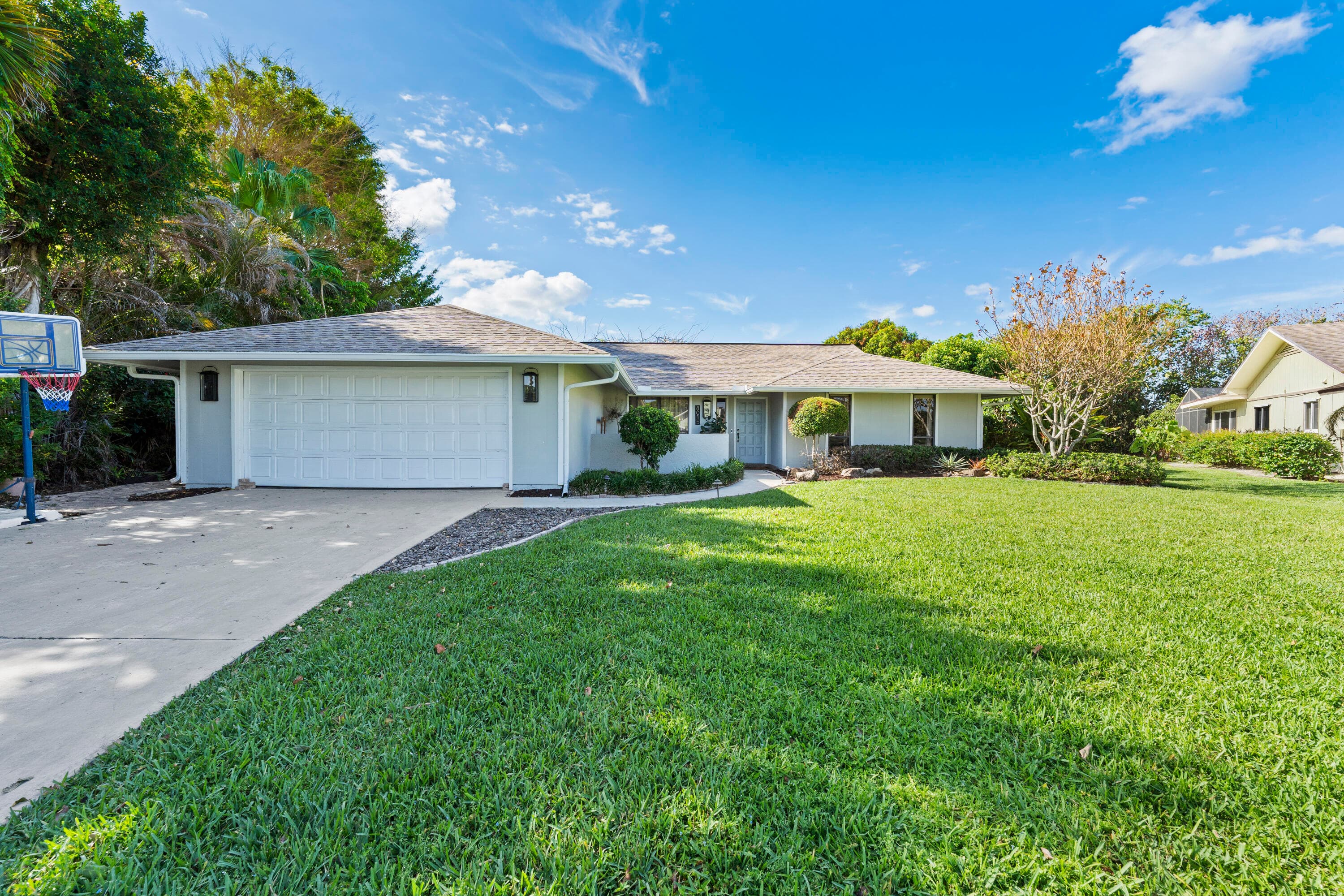 8015 SE Trenton Avenue, Hobe Sound, FL 33455 — photo 2 of 30