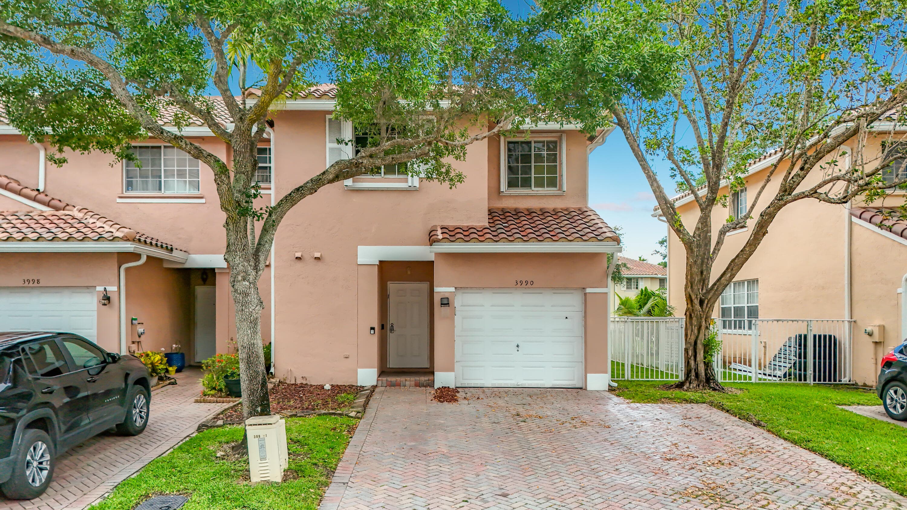 3990 NW 92nd Avenue, Sunrise, FL 33351 — photo 1 of 52
