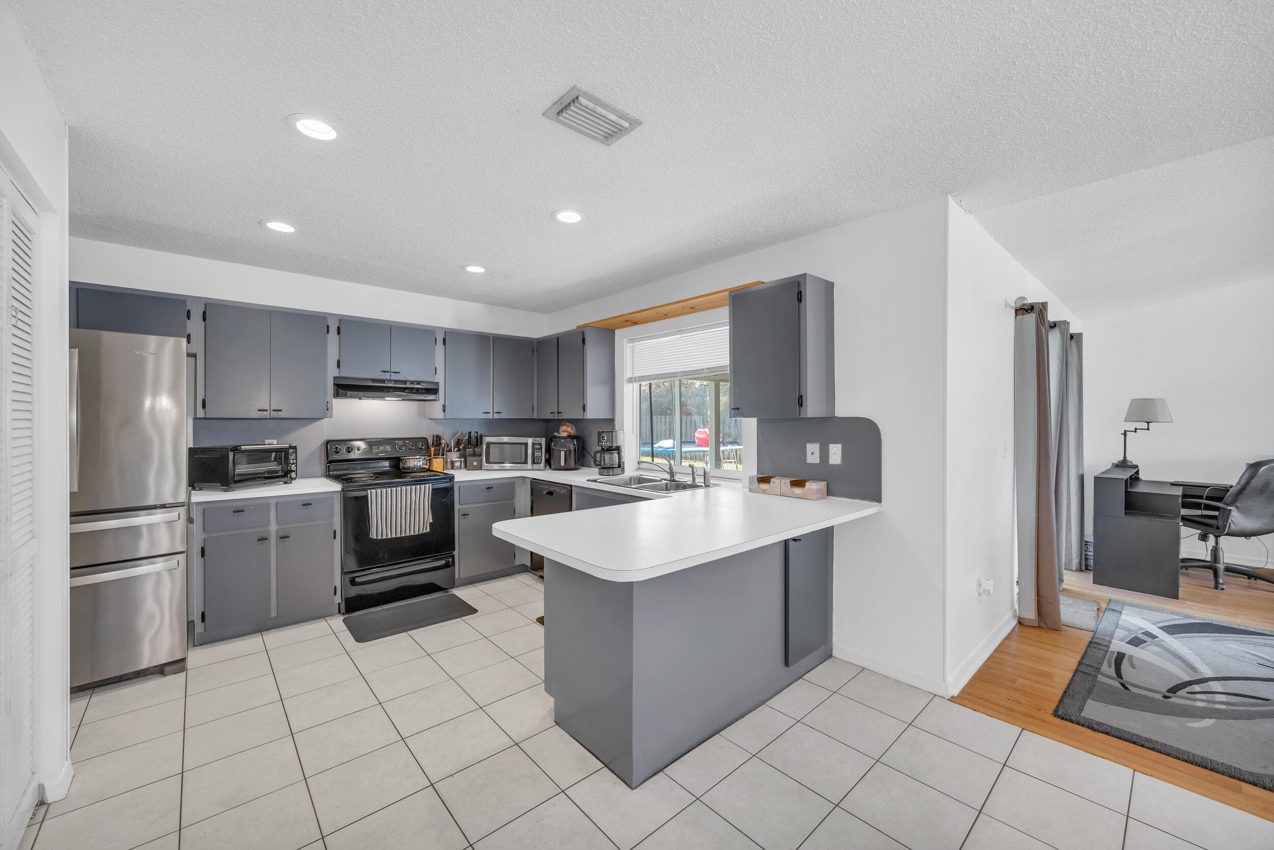1333 SE Bayharbor Street, Port St. Lucie, FL 34983 — photo 10 of 42