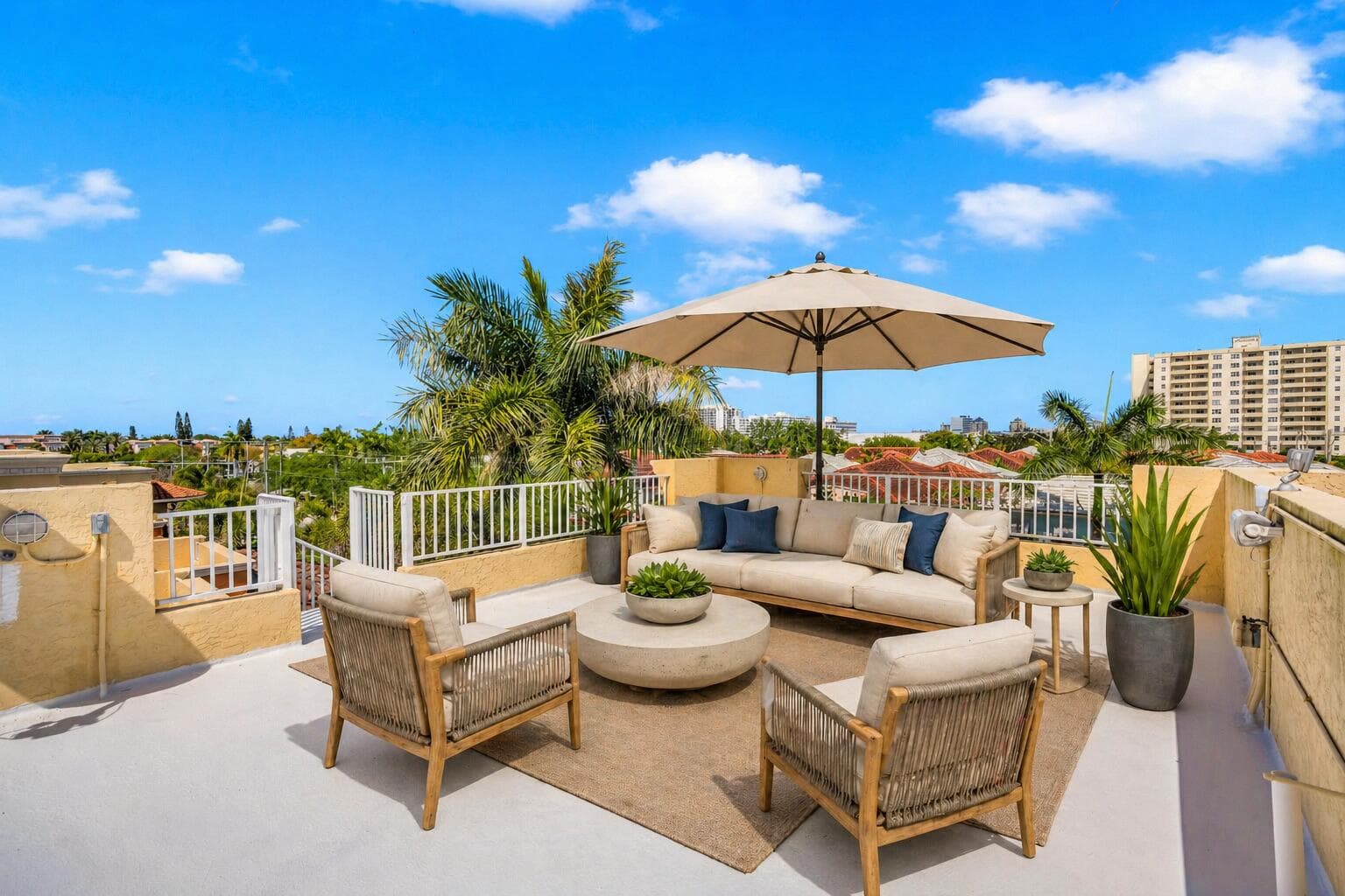 903 NE 17th Way 104, Fort Lauderdale, FL 33304 — photo 3 of 36