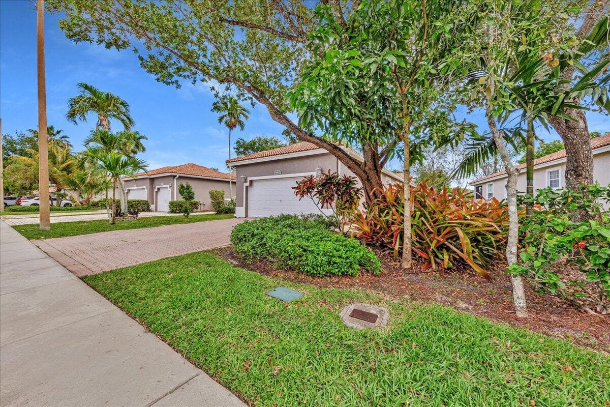 7600 S Aragon Boulevard 3, Sunrise, FL 33322 — photo 4 of 45