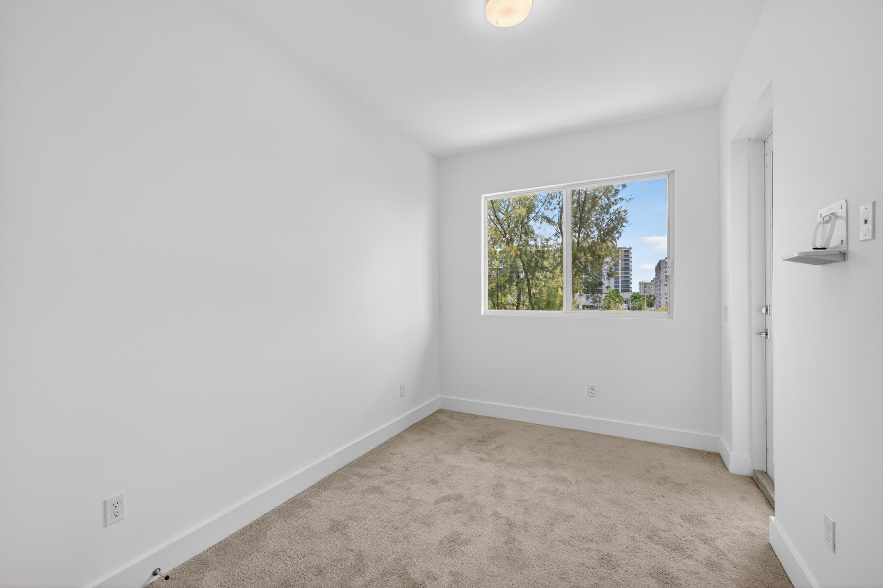 1044 NE 18th Avenue 203, Fort Lauderdale, FL 33304 — photo 24 of 50