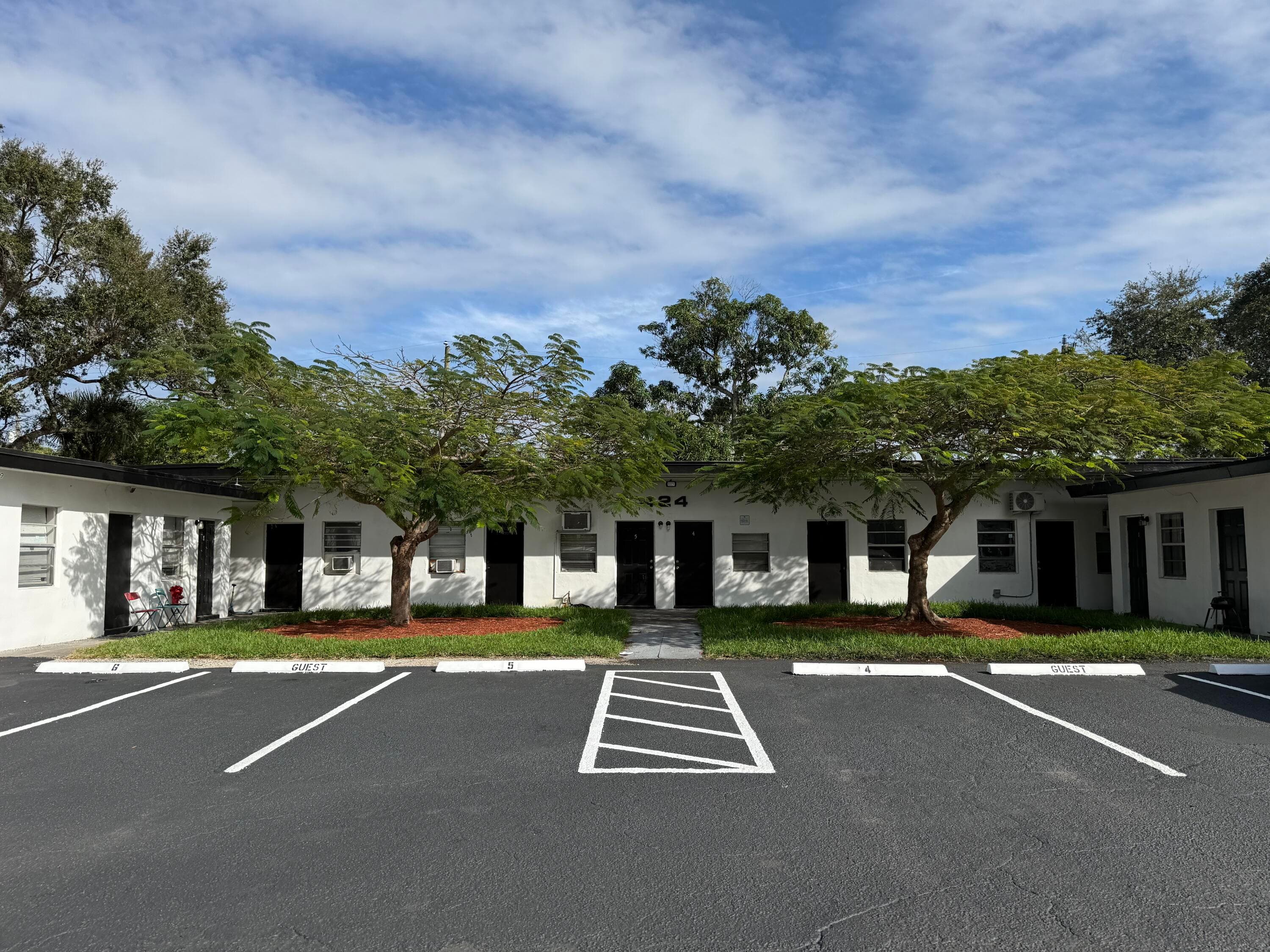 424 NW 15th Terrace, Fort Lauderdale, FL 33311 — photo 1 of 10