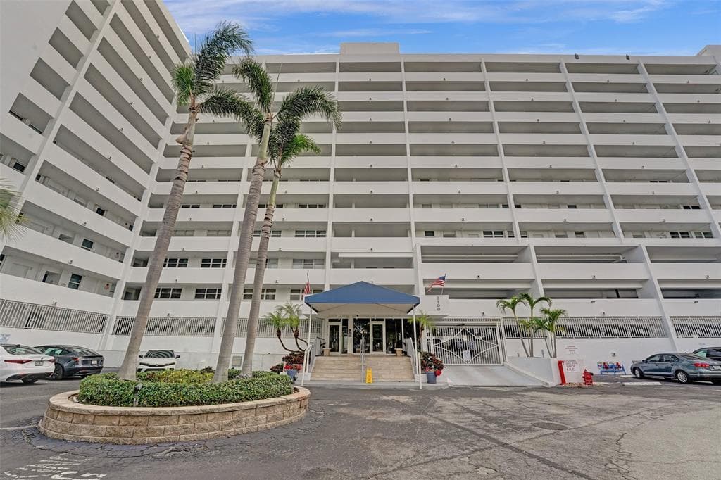 3100 NE 49th Street 702, Fort Lauderdale, FL 33308 — photo 1 of 33