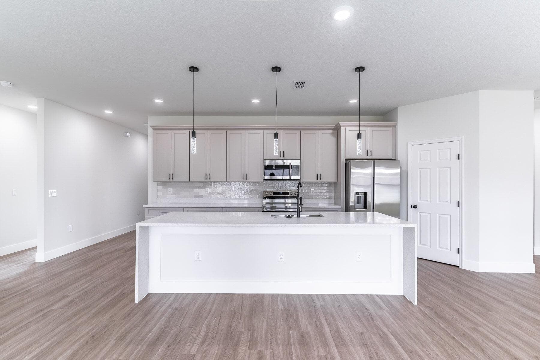 983 NW Pace Dr Drive NW, Palm Bay, FL 32907 — photo 10 of 44