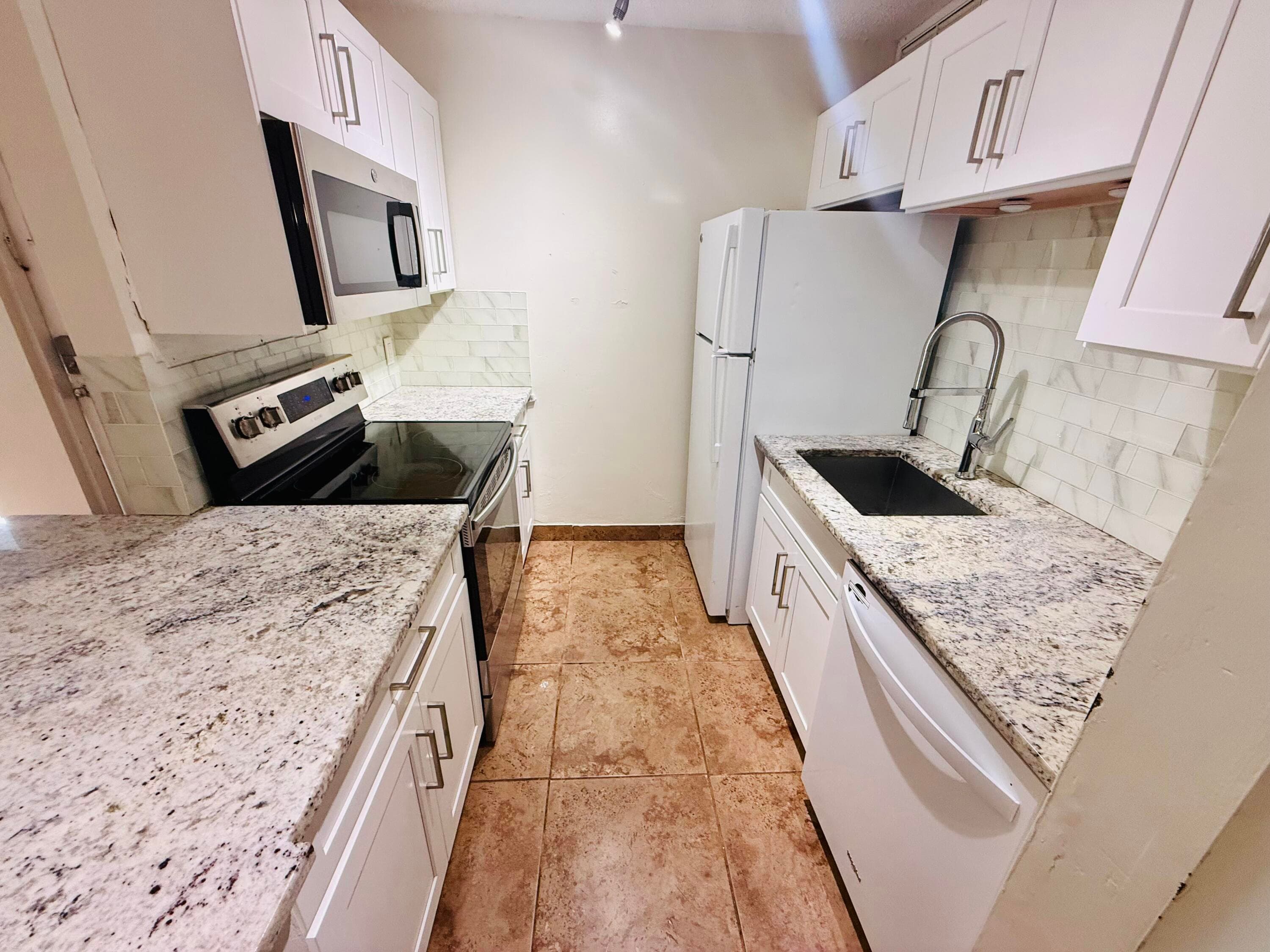 21 Crossings Circle C, Boynton Beach, FL 33435 — photo 1 of 9