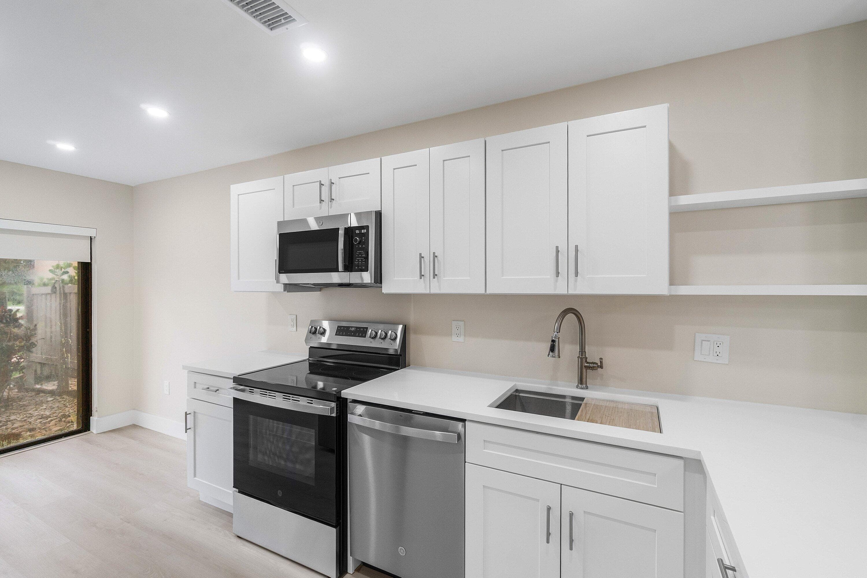 16 Stratford Drive E C, Boynton Beach, FL 33436 — photo 10 of 71