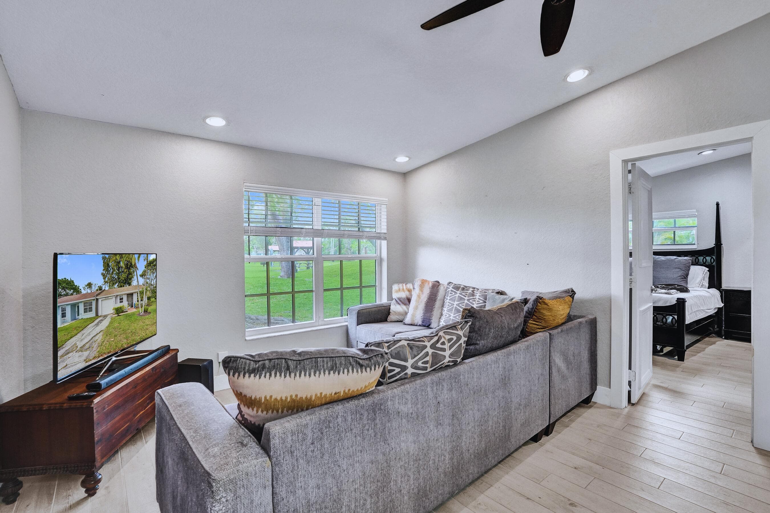 5544 Lakewood Circle S F, Margate, FL 33063 — photo 4 of 30