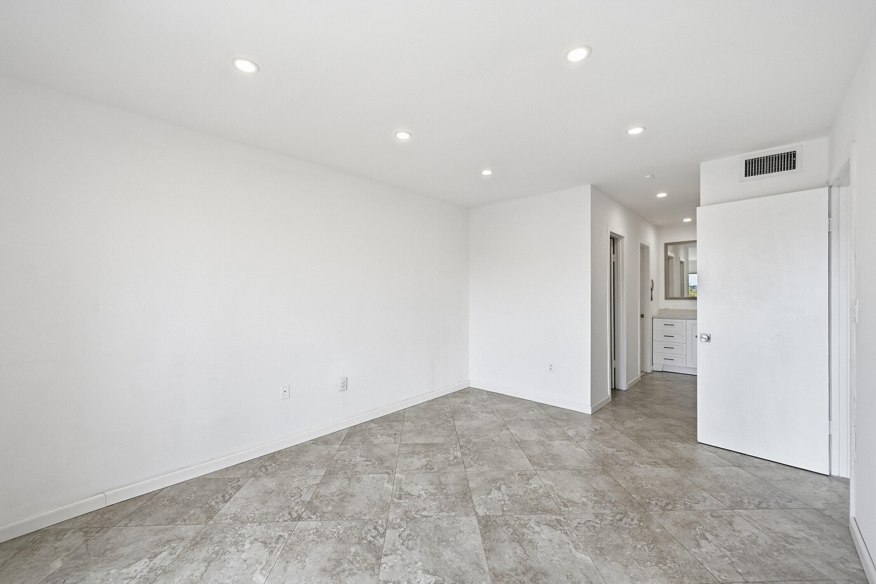 17051 NE 35th Avenue 307, North Miami Beach, FL 33160 — photo 12 of 22