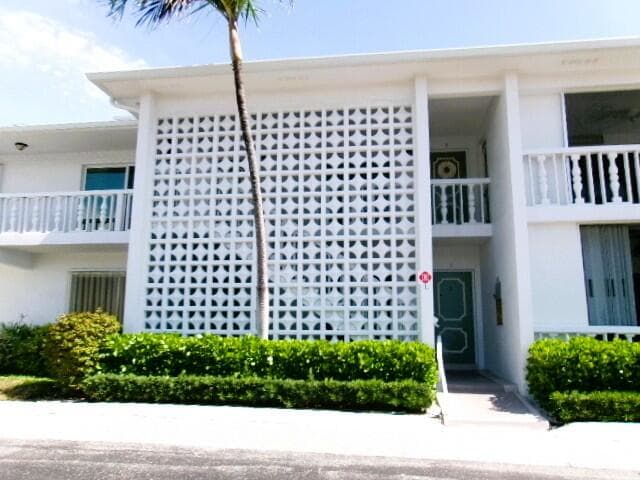 4201 S Ocean Boulevard L2, South Palm Beach, FL 33480 — photo 1 of 10