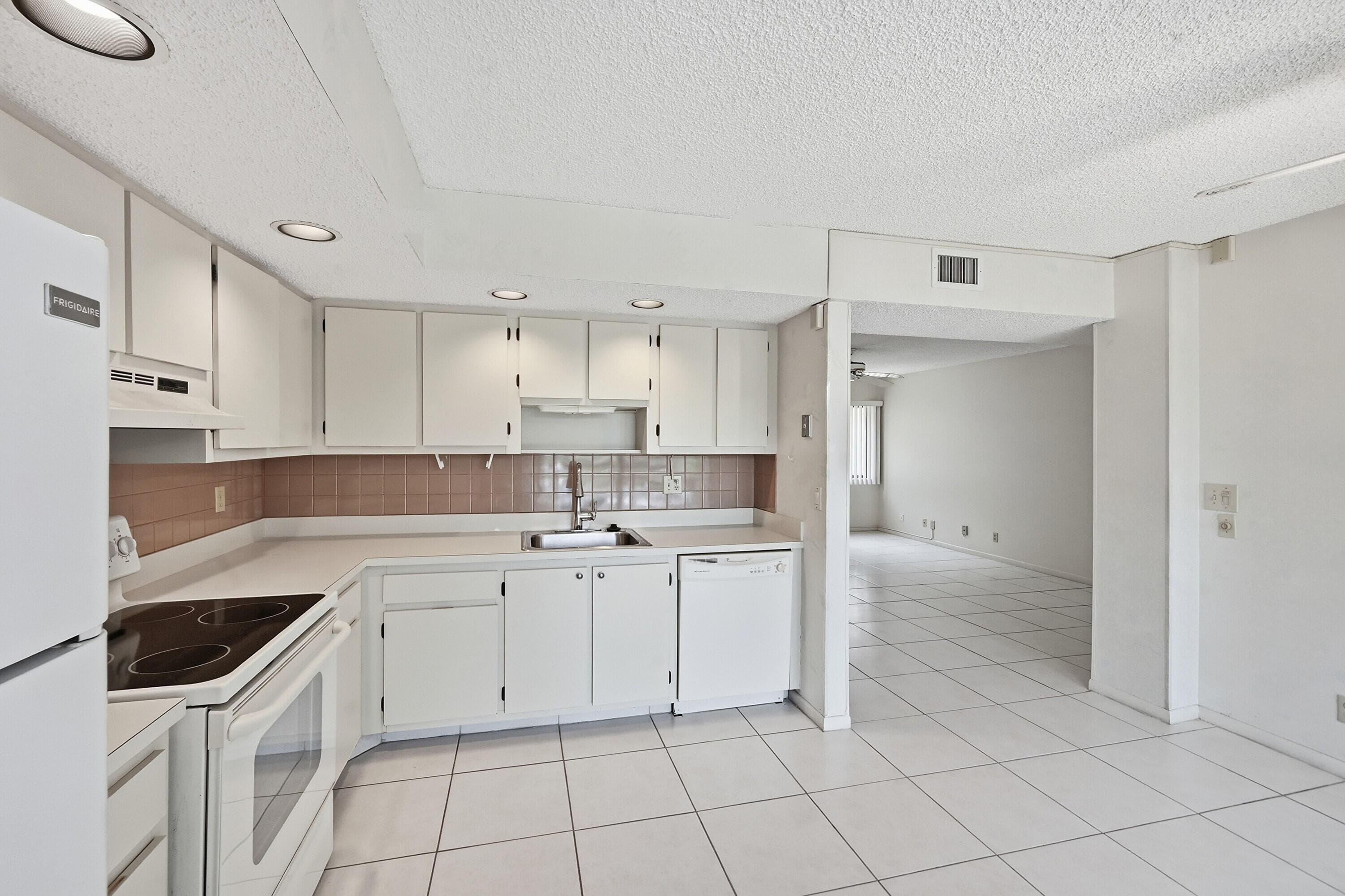5370 Las Verdes Circle 219, Delray Beach, FL 33484 — photo 4 of 21