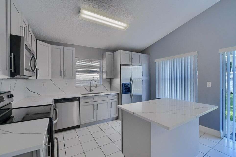 10253 N Serene Meadow Dr Drive N, Boca Raton, FL 33428 — photo 4 of 53