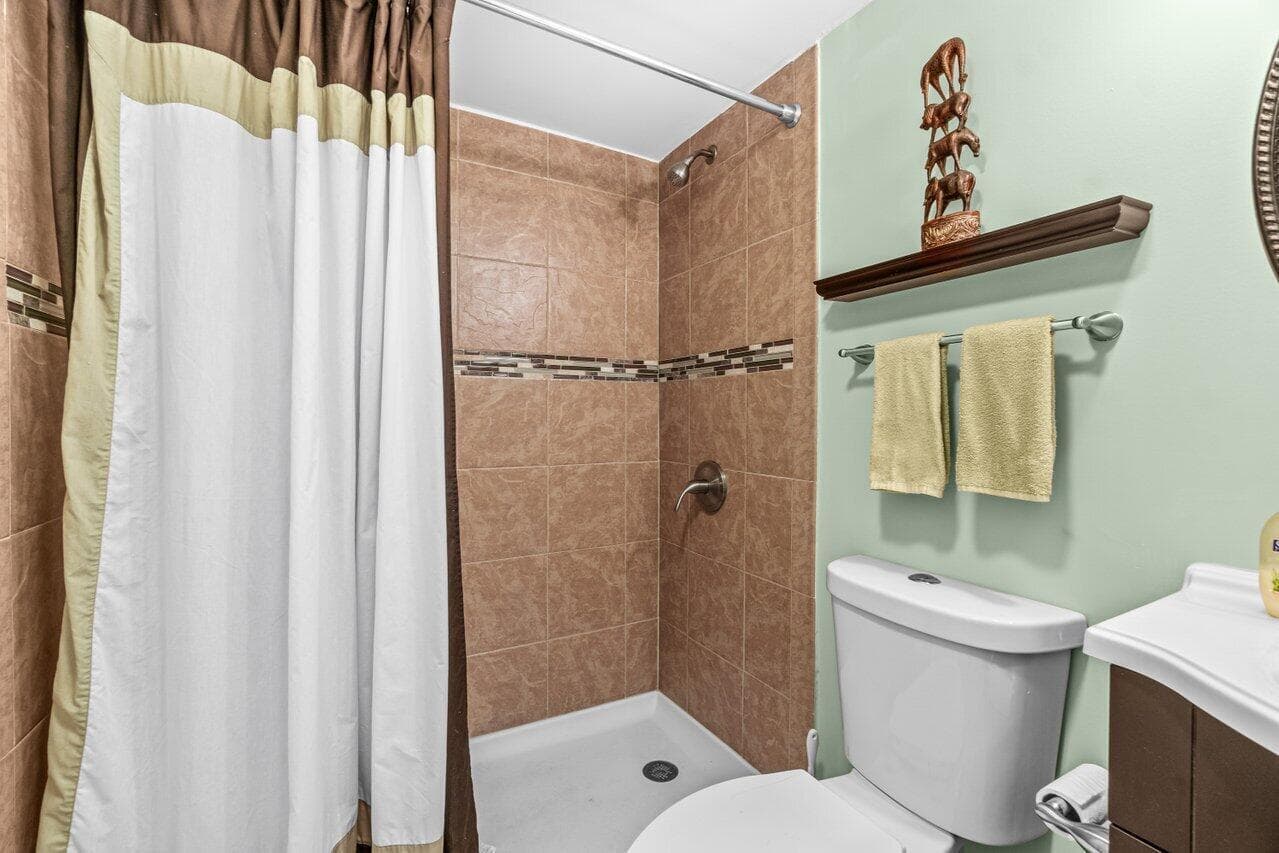 68 Suffolk B 68, Boca Raton, FL 33434 — photo 15 of 26