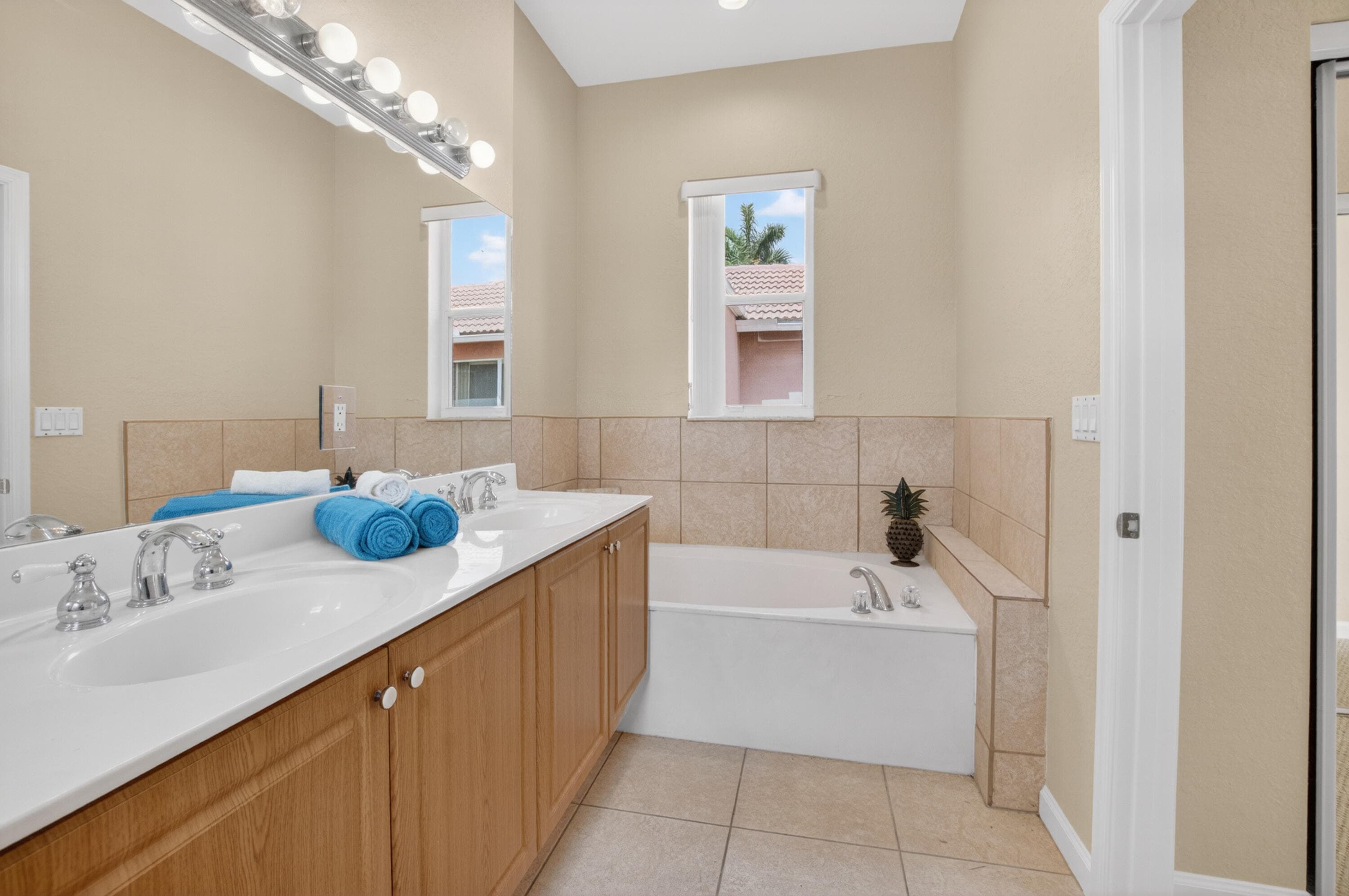 9954 Boynton Gardens Way, Boynton Beach, FL 33437 — photo 14 of 39