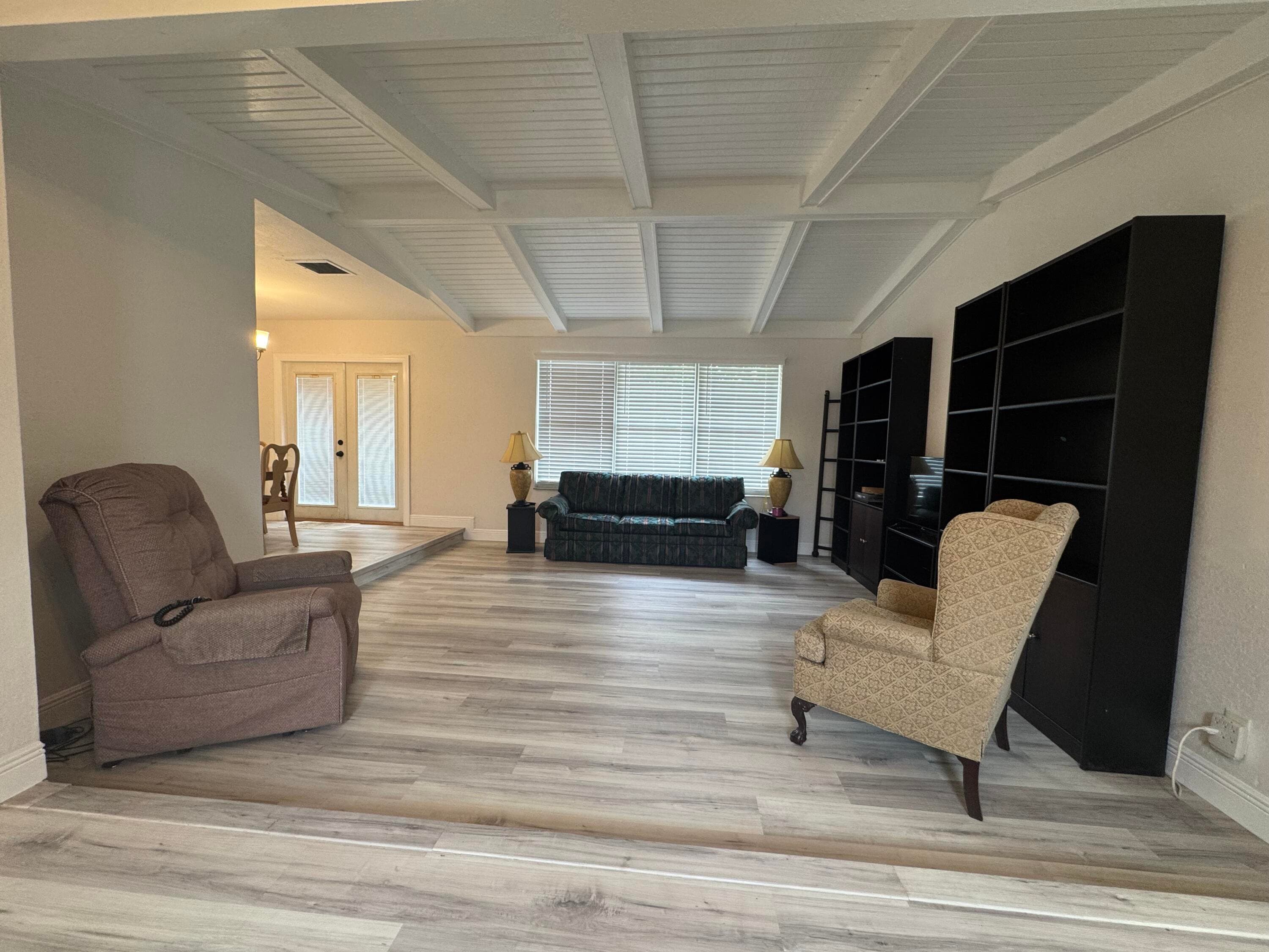 589 Cashiers Drive, West Palm Beach, FL 33413 — photo 10 of 33