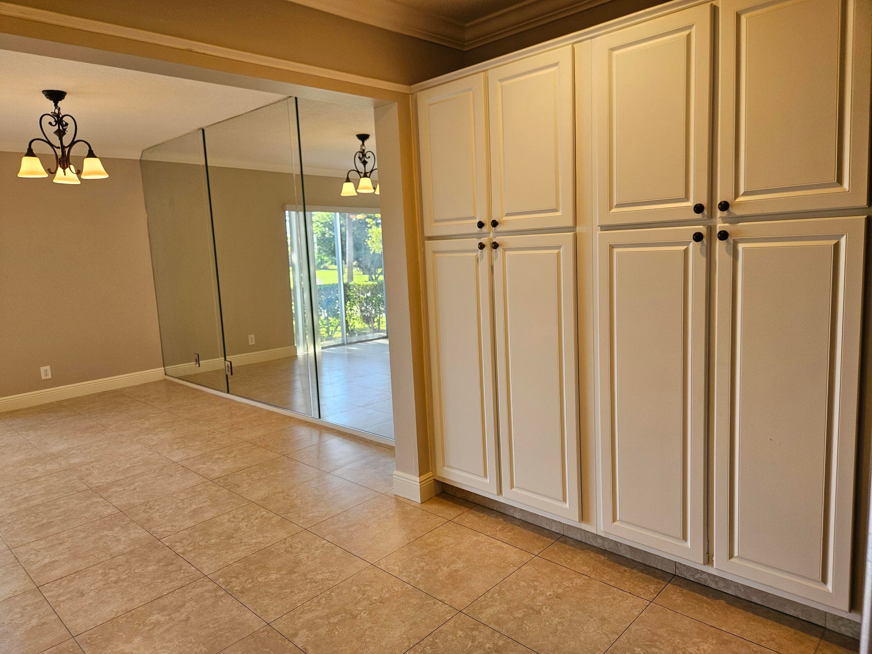 2886 E Fernley Dr Drive E 1, West Palm Beach, FL 33415 — photo 12 of 32
