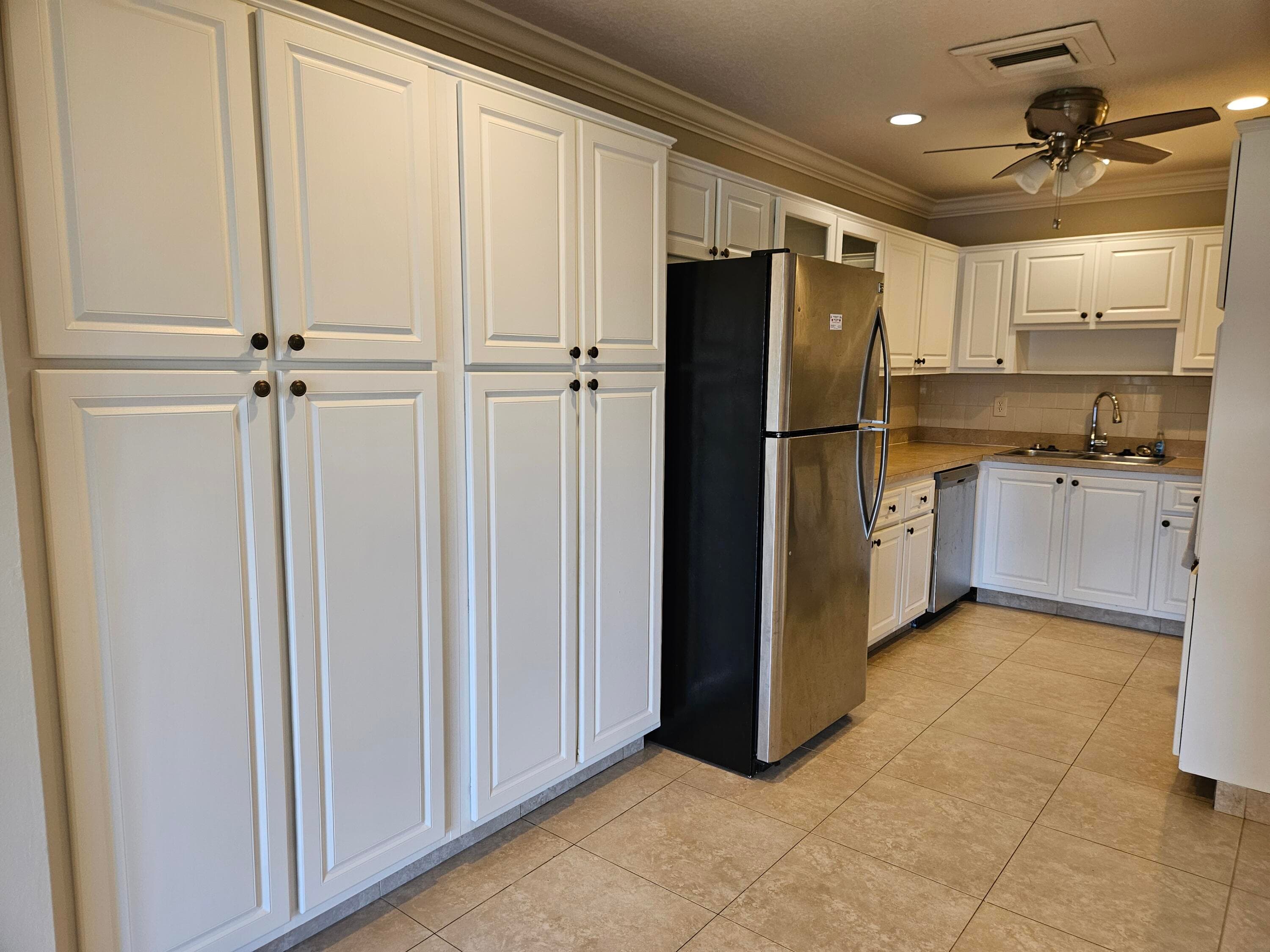 2886 E Fernley Dr Drive E 1, West Palm Beach, FL 33415 — photo 8 of 32