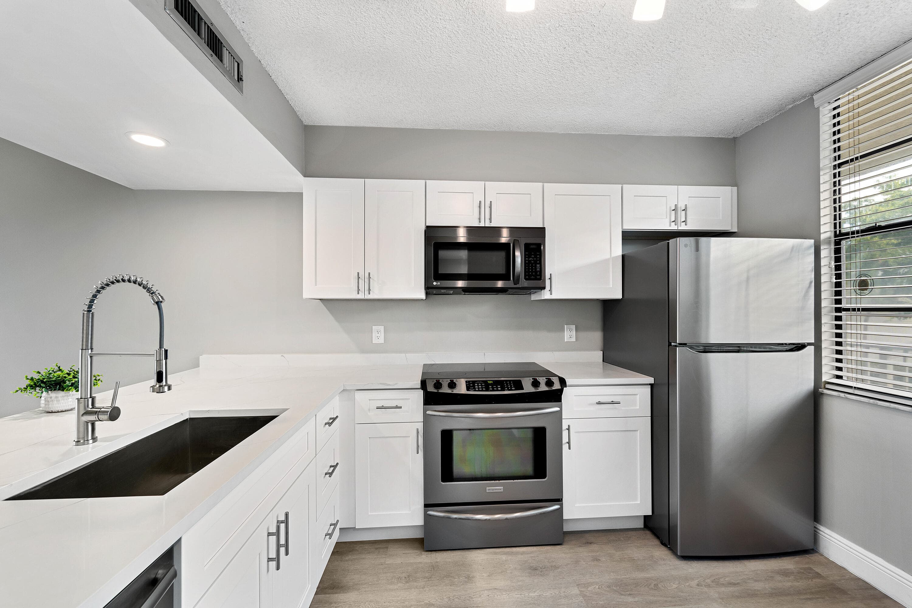 3636 Whitehall Drive 402, West Palm Beach, FL 33401 — photo 2 of 41