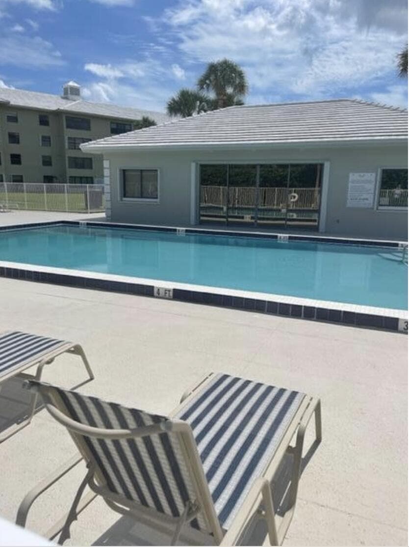 3636 Whitehall Drive 402, West Palm Beach, FL 33401 — photo 28 of 41