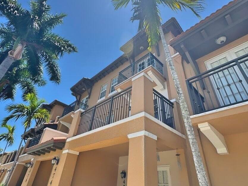 474 SW 147th Avenue, Pembroke Pines, FL 33027 — photo 1 of 16