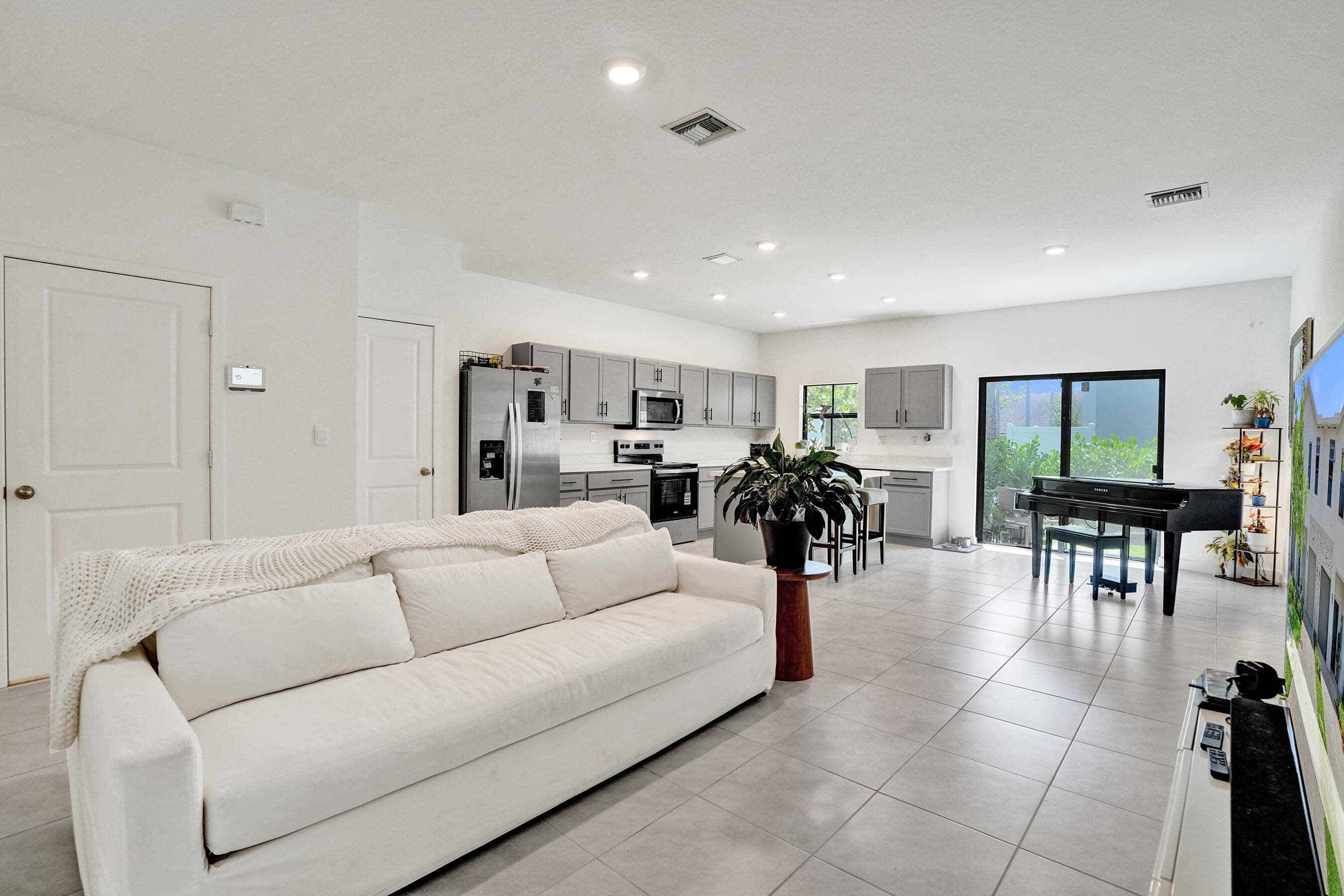 975 NW 3rd Terrace, Pompano Beach, FL 33060 — photo 1 of 36
