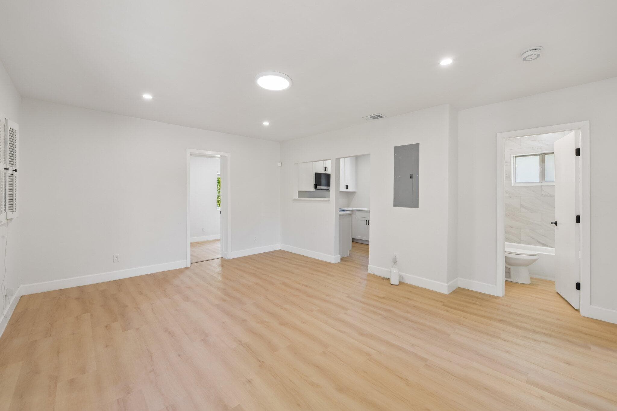 2943 NW 13th Street, Fort Lauderdale, FL 33311 — photo 4 of 31