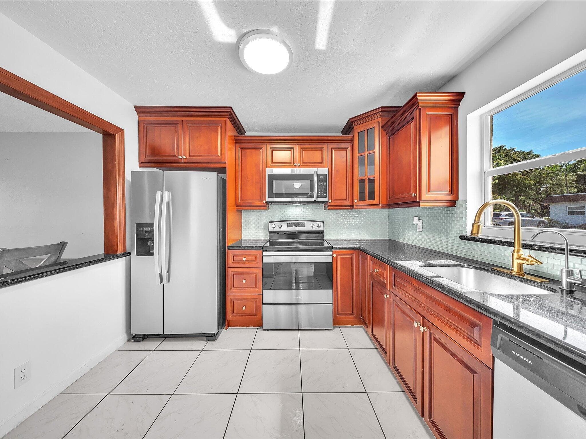 417 SW Natura Avenue B, Deerfield Beach, FL 33441 — photo 4 of 23